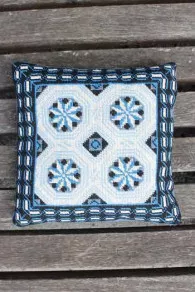 Sajou basketweave tapestry kit for Donzère square cushion in black and white tones