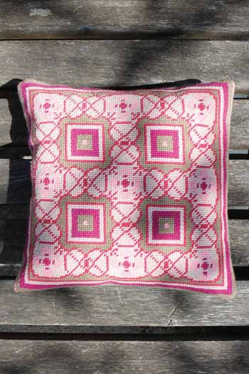 Sajou Gobelin Kit Kissen Fliese Mirabel mit geometrischem Muster in Rosa  und Weiß