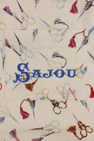 Détail de la poche avant du grand cabas à coudre Sajou ciseaux broderie Collection Privée