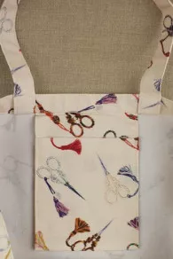 Détail de la poche intérieure du grand cabas à coudre Sajou ciseaux broderie Collection Privée