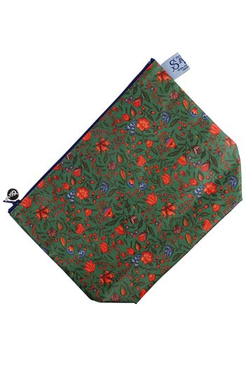 Dos de la grande trousse Sajou en toile cirée motif indienne Chandernagor vert Dos de la grande trousse Sajou en toile cirée motif indienne Chandernagor vert