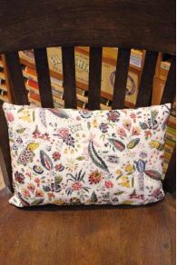 Coussin Sajou Les Coquecigrues vendu brodé et monté avec notre tissu écossais Coquecigrues
