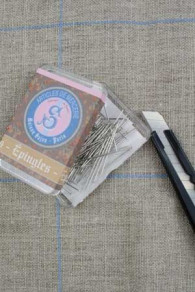 Méthode pour ouvrir les boîtes d'épingles de couturière Sajou dans les abîmer