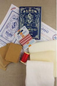 Contenu du kit de point de croix Sajou numéro 1 à broder en rouge avec du fil à gant