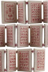 Kit de point de croix album Sajou numéro 8 monté en accordéon et brodé en rouge
