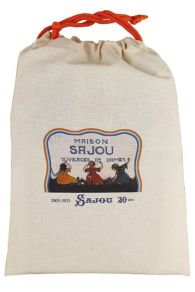Presentation of the Sajou Little Girls Embroidering puffies needlepoint kit. Limited edition.