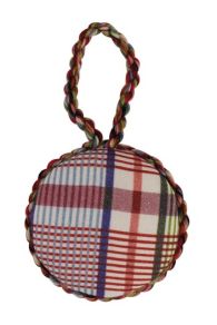 Dos du médaillon Sajou en tapisserie Club de Couture – Kits ornements rembourrés au petit point
