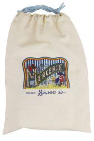 Präsentation des Sajou Gobelin-Kits Nähendes Mädchen - Kits für gepolsterte Anhänger im Petit Point. Limitierte Ausgabe
