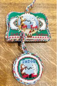 Two Sajou puffie motifs to stitch in needlepoint with this chart – Cat and Dog winding Wool 