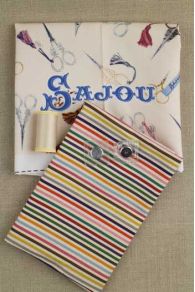 Contents of the Sajou sewing kit small hand bag in embroidery scissors fabric