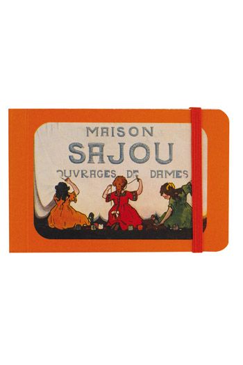 Devant du carnet Sajou miniature fermeture à élastique Petites filles brodant