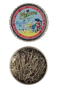 Sajou Metalldose Nähendes Mädchen mit Stecknadeln mit dreieckigem Kopf  in der Geschenkbox