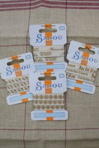 Die vier Bänder in Ecru und Beige aus der Kollektion Comptoir Sajou