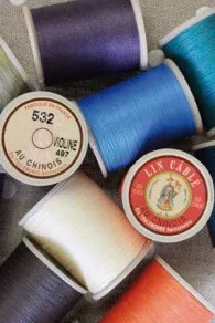 Fils de lin câblés glacés Fil Au Chinois pour le cuir et la maroquinerie grosseur 532 chez Sajou