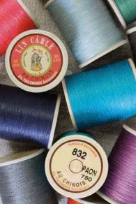 Fils de lin câblé glacé Fil Au Chinois pour la maroquinerie et le cuir grosseur 832 bobine 50 grammes