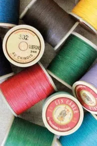Lin câblé n°332 das gewachste Leinengarn von Fil Au Chinois für alle Lederarbeiten im Sajou Onlineshop