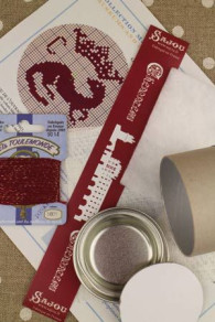 Contents of cross stitch kit box to embroider Claude of France off-white and Tonkin version