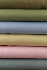 Sämtliche Farben des Sajou-Leinens für traditionelle Stickerei als Meterware