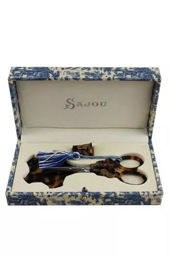 Nécessaire de couture Sajou Toile de Jouy bleu ciseaux écaille S Nécessaire de couture Sajou Toile de Jouy bleu ciseaux écaille S