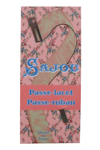 Sajou-Einzieher auf einer Karte mit Blumenmuster auf rosa Hintergrund Sajou-Einzieher auf einer Karte mit Blumenmuster auf rosa Hintergrund