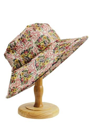 Sajou coated cotton rain hat Bouquets of Pansies size 2 Sajou coated cotton rain hat Bouquets of Pansies size 2