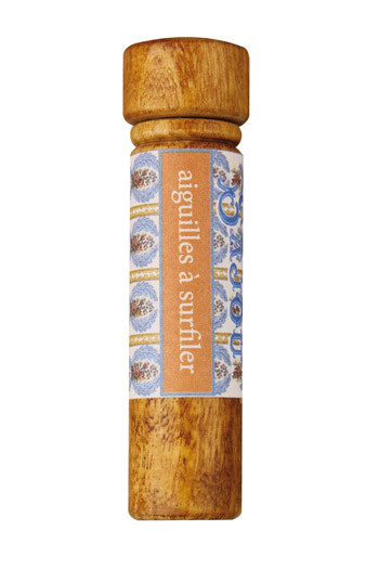 Porte-aiguilles en bois de charme et ses aiguilles à surfiler Porte-aiguilles en bois de charme et ses aiguilles à surfiler