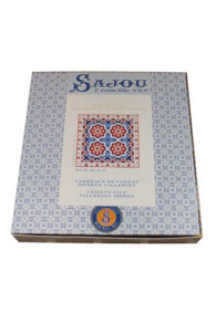 Presentation of the Sajou basketweave tapestry kit for Villedieu square cushion in red and blue tones