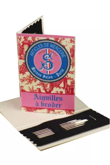 Six embroidery needles size 26 - Sajou pink Toile de Jouy booklet Six embroidery needles size 26 - Sajou pink Toile de Jouy booklet