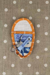 Sajou Scherenetui Größe S Toile de Jouy Blau Schrägband Orange mit Schere Modell Charmes