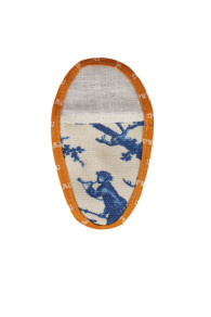 Rückseite des Sajou Scherenetuis Größe S Toile de Jouy Blau mit Schrägband Orange