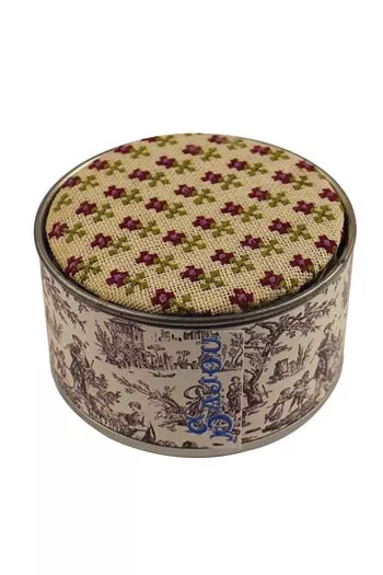 Cross stitch kit Sajou bordeaux Mignonnette box to embroider Cross stitch kit Sajou bordeaux Mignonnette box to embroider