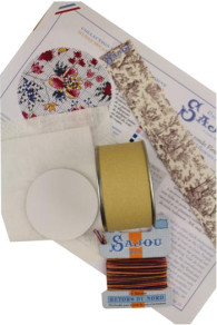 Contents of the cross stitch kit Sajou oriental flowers box to embroider